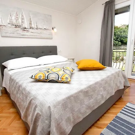 Apartment Ana Bratus