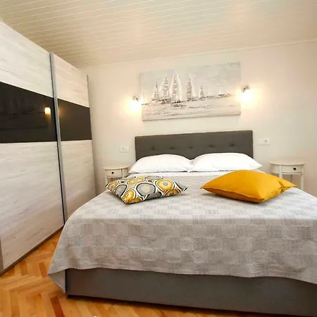 Apartment Ana Bratus Baska Voda
